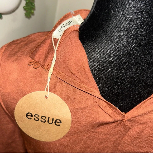 Rustic brown keyhole blouse by Essue - Picture 6 of 6